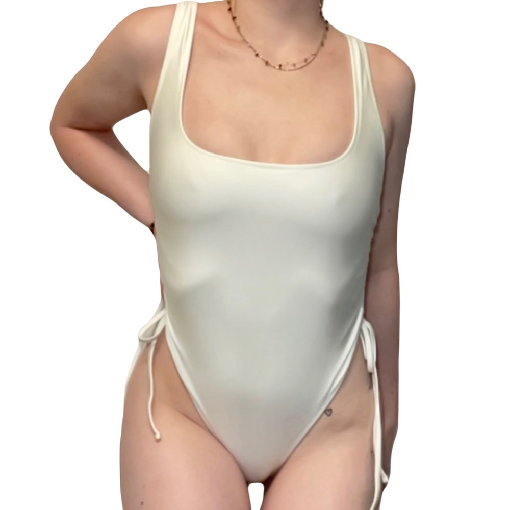 Mismatched women’s swimsuit set